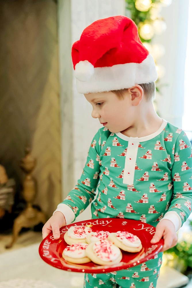 Lila & Hayes Boys Jack Pajamas Set - Green Santa's Helper Elves