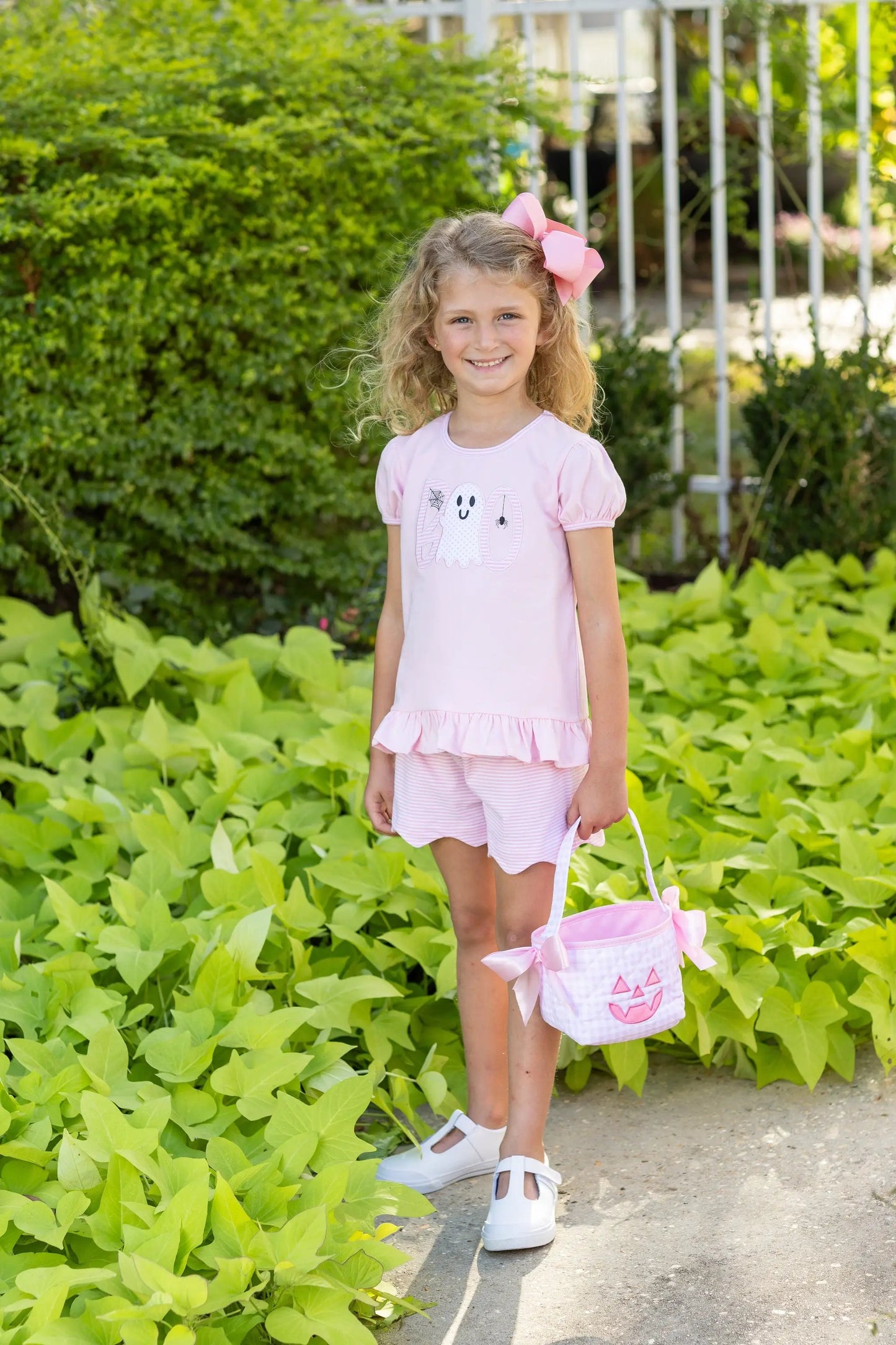 Trotter Street Kids Girls Pink Boo Scalloped Short Set