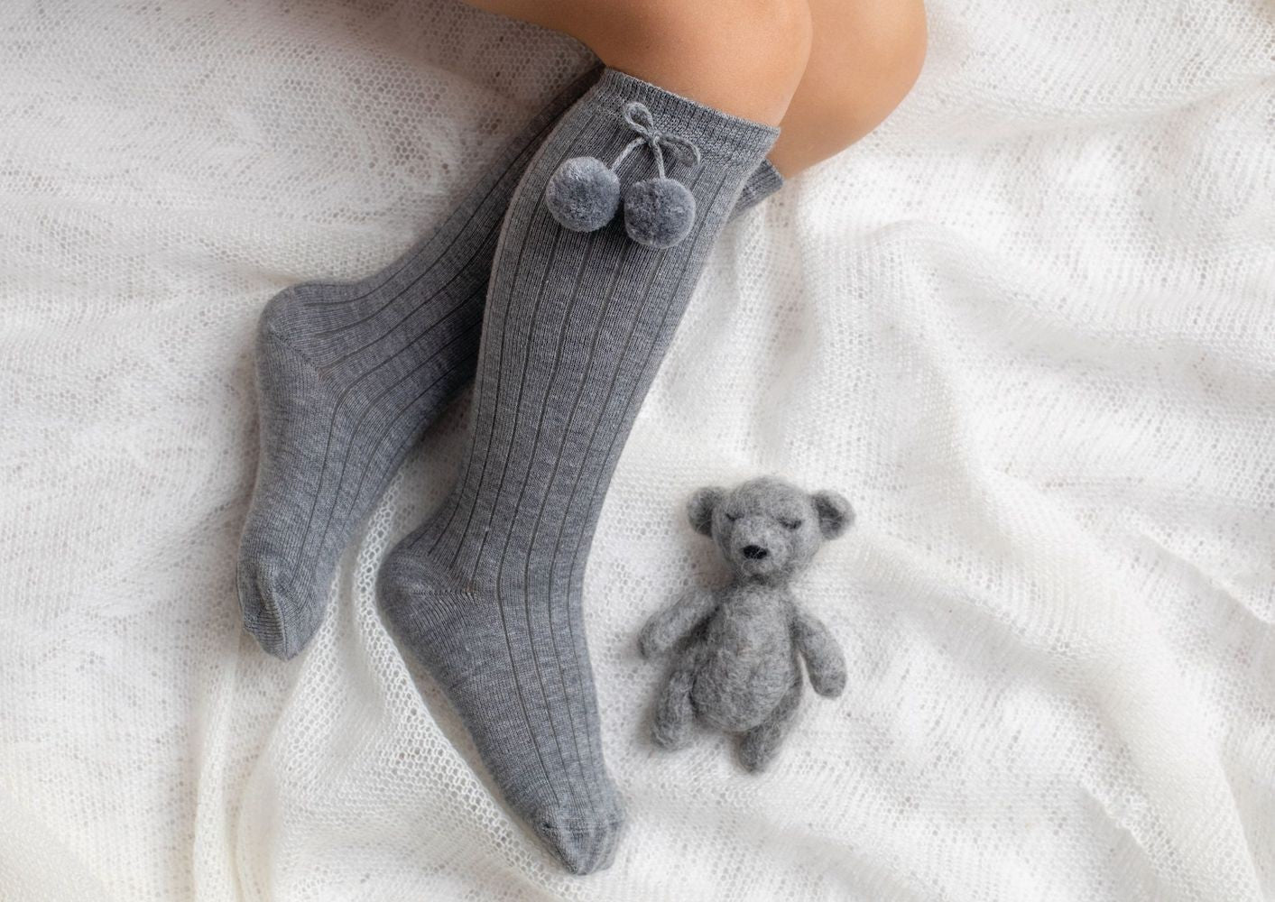 Meia Pata Girls Knee High Socks - Attached Pom Poms - Grey