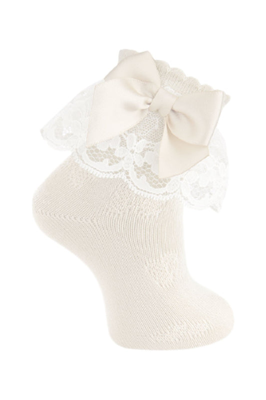 Carlomagno Socks - Girls Scottish Yarn Ankle Socks - Lace & Bow - Natural Ivory